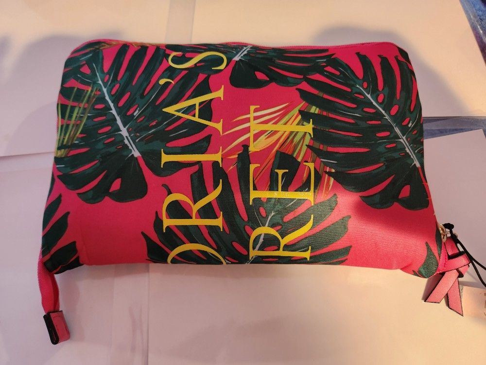 NWT VICTORIA'S SECRET  Duffle Bag