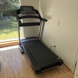 NordicTrack commercial 2450 Treadmill 