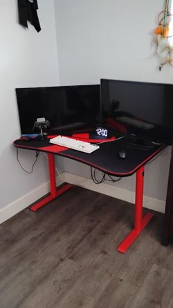 Gaming desk