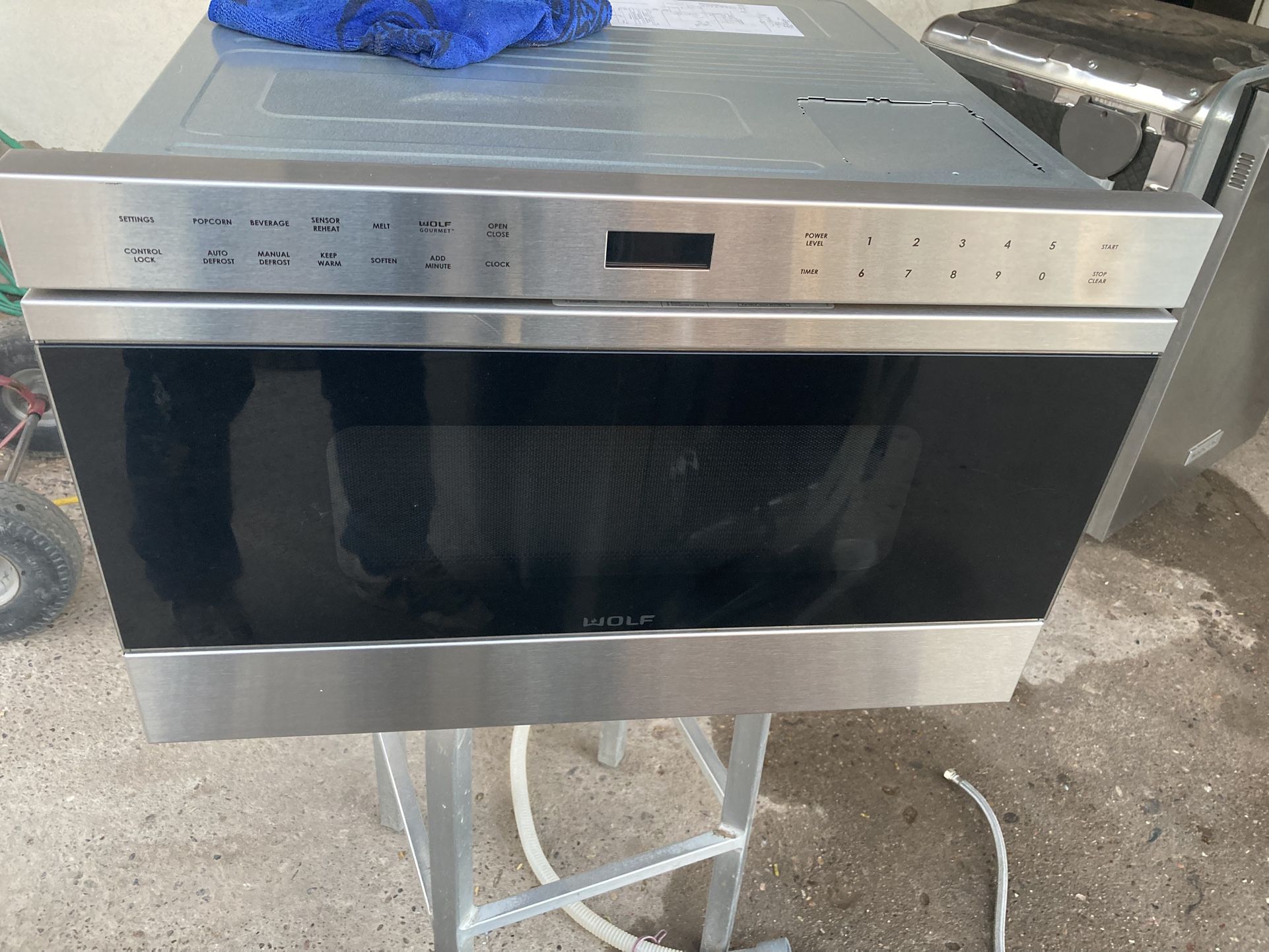 Wolf microwave 24 inch built-in works perfect in good condition
