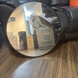 Round mirror