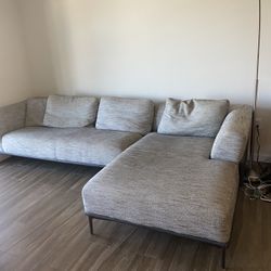 Modern Sectional Coach With Chaise 