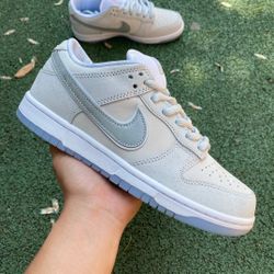 SB Dunk Low Lobster more colors available 