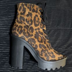 Jessica Simpson Peep Toe Leopard Bootie  Sz 6  1/2