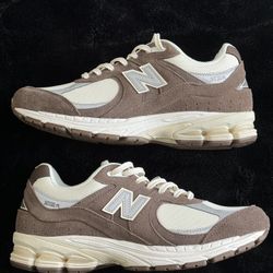 ASOS Exclusive New Balance 2002r