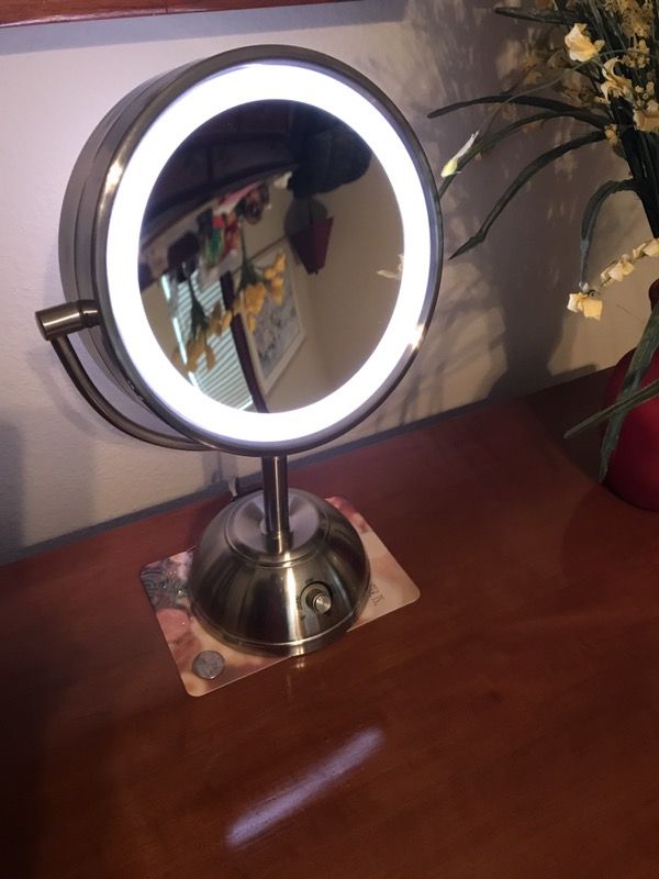 Makeup Mirror, 2 sided 4 light settings, polished Crome.