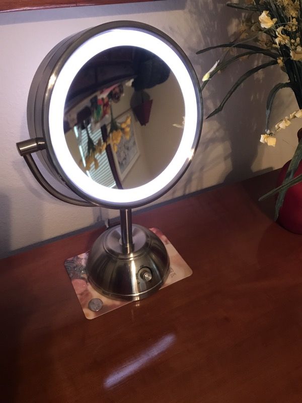 New Flora Gucci Collection . Two Way Compact Makeup Mirror. Silver Tone.  Round for Sale in Clewiston, FL - OfferUp