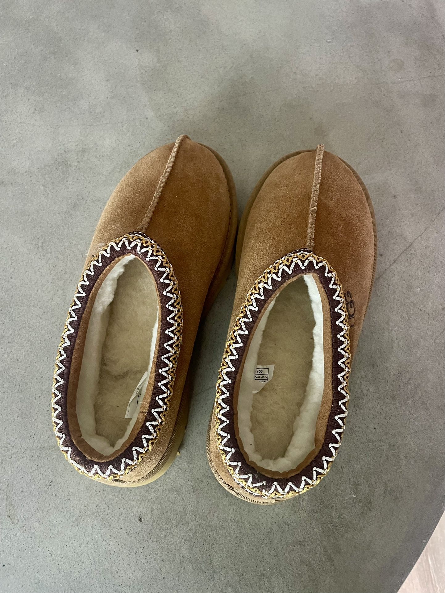 UGG SLIPPERS
