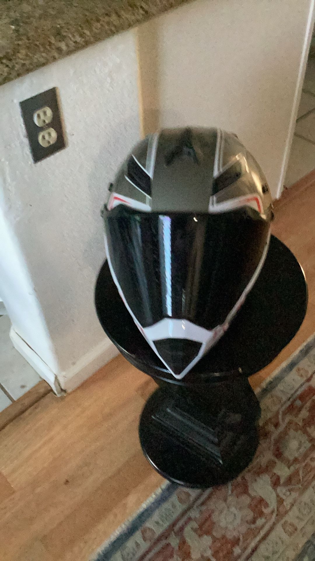 Motorcycle Helmet Size large 59 to 60 excellent condition dark glass