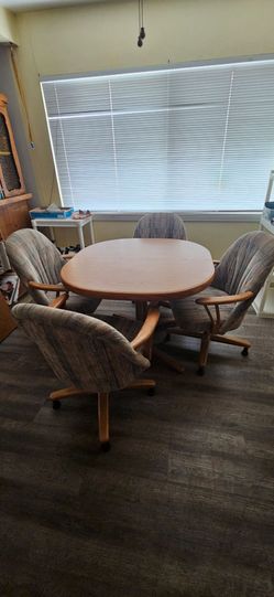 The Perfect Dining Table with Upholstered Chairs
