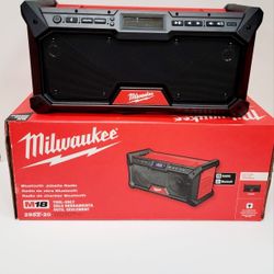 Cordless Jobsite Radio (model 2952-20) is a durable, dual-power radio that provides high-quality sound and connectivity