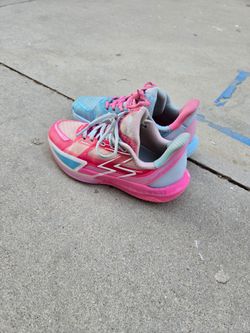 Girls size 5 Volleyball shoes 361 reverse