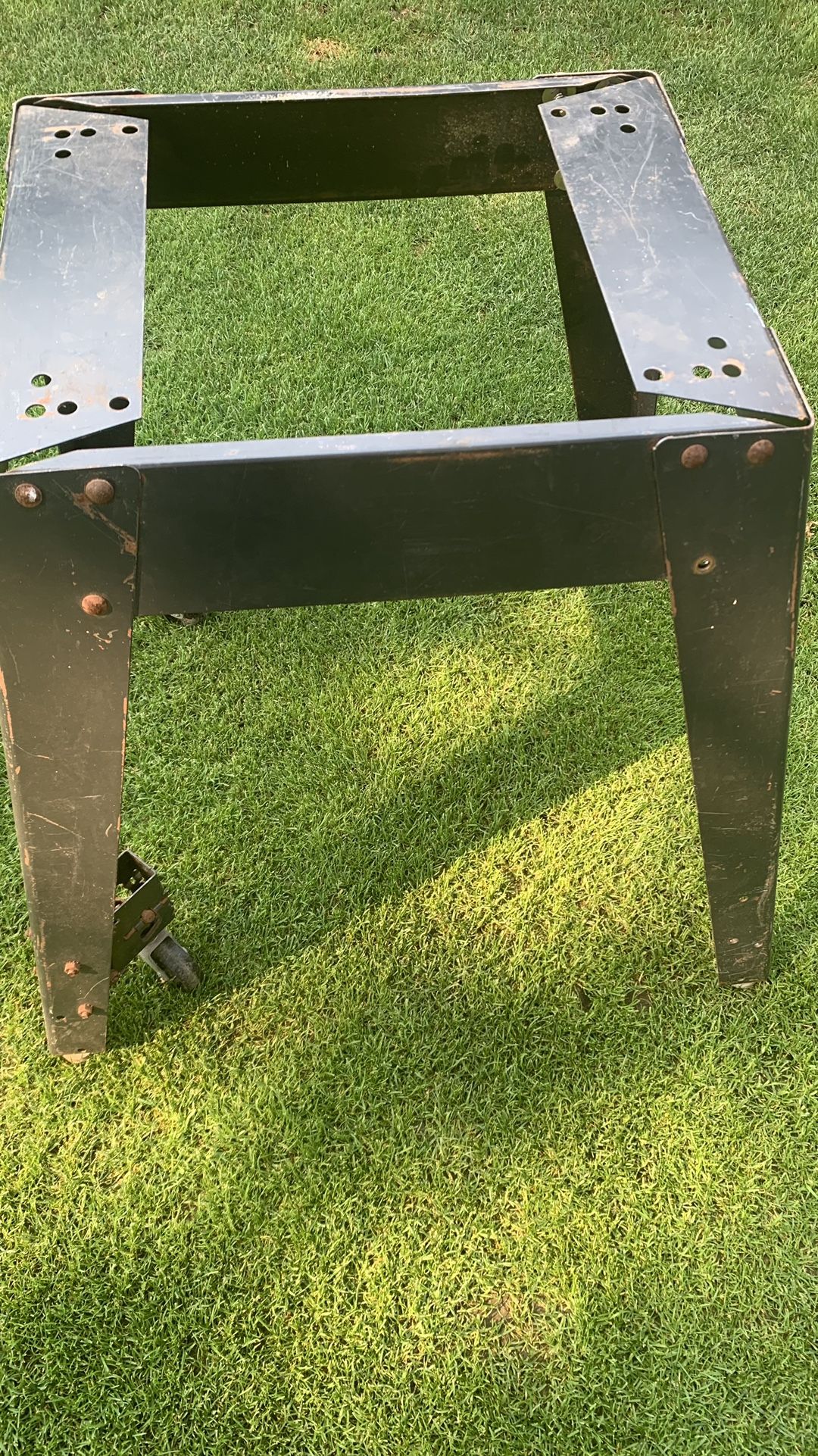 metal table for saw
