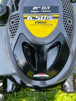 LAWN MOWER YARD MACHINE 6.5 HORSEPOWER in very good condi tion  start up on first pull  $160