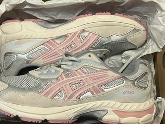 ASICS Women's Silver and Light Pink Athletic Running Shoes , size 7