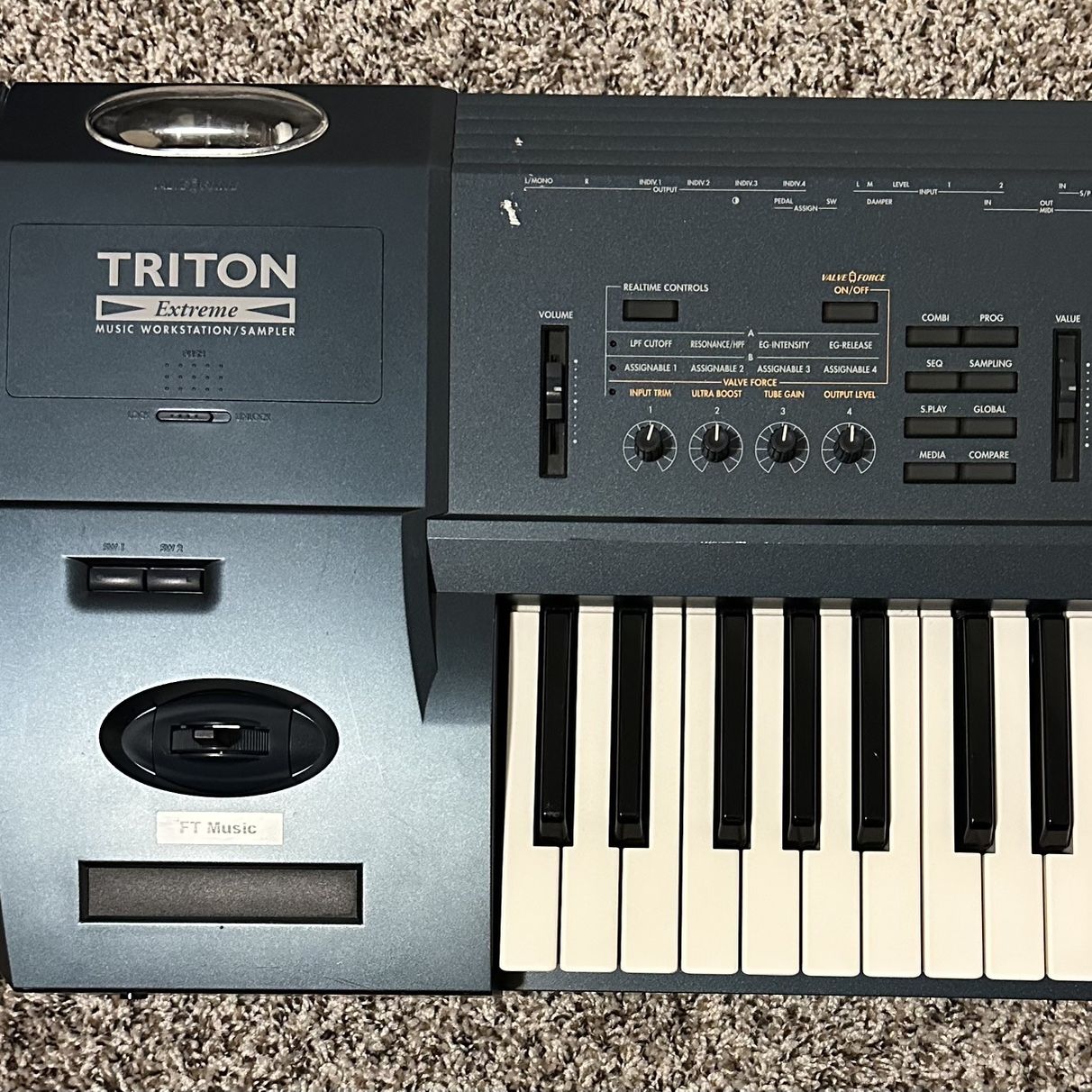 鍵盤楽器 KORG TRITON Extreme 61 KORG TRITON Extreme 61-Key Music Workstation/Sampler