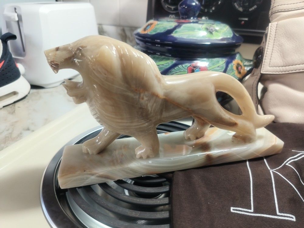 Marbel Like Tiger Statue