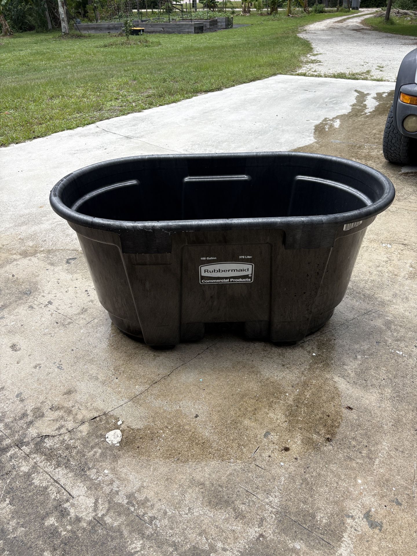Rubbermaid 100 gal Stock Tank