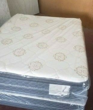 GREAT SALE QUEEN PILLOWTOP MATTRESS AND BOX SPRING