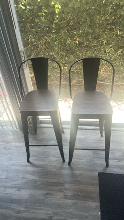 Bar stools/high seats