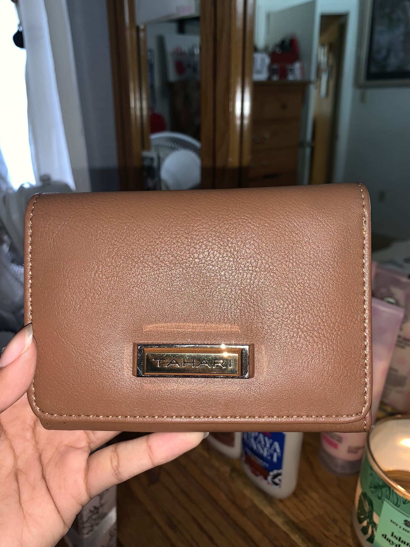 TAHARI Wallet