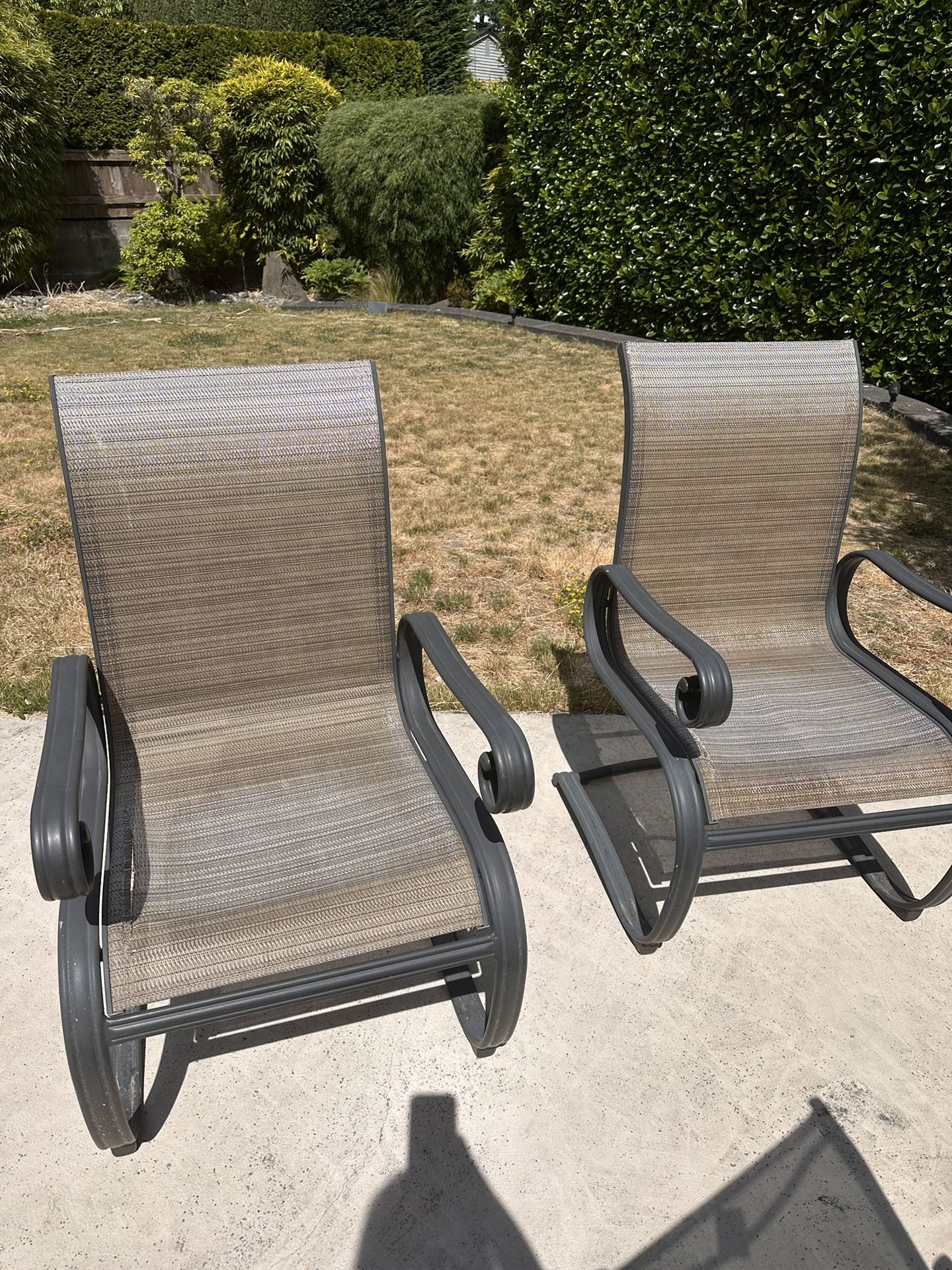 Free Outdoor Dining Chairs (4)