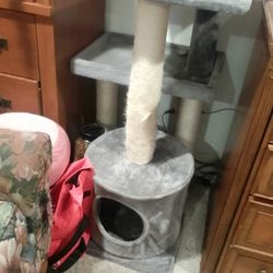 Multi Platform Cat Tree Excellent Condition 