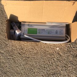 Low Voltage Outdoor Transformer With 4 LED Bulbs