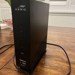 ARRIS SURFboard SBG7580AC 32x8 DOCSIS 3.0 Cable Modem / AC1750 Wi-Fi Router- Great Condition