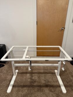 (Free) IKEA BERGLÄRKA desk. New. Height is not adjustable
