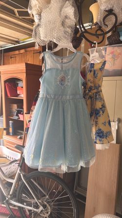 Brand new Elsa dress size. 6