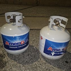 Propane Gas Tanks Full  looks like New