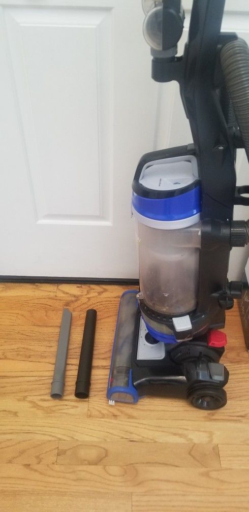 NEW cond BISSEL VACUUM WITH AMAZING POWER SUCTION. , ATTACHMENTS. , WORKS EXCELLENT. , IN THE BOX