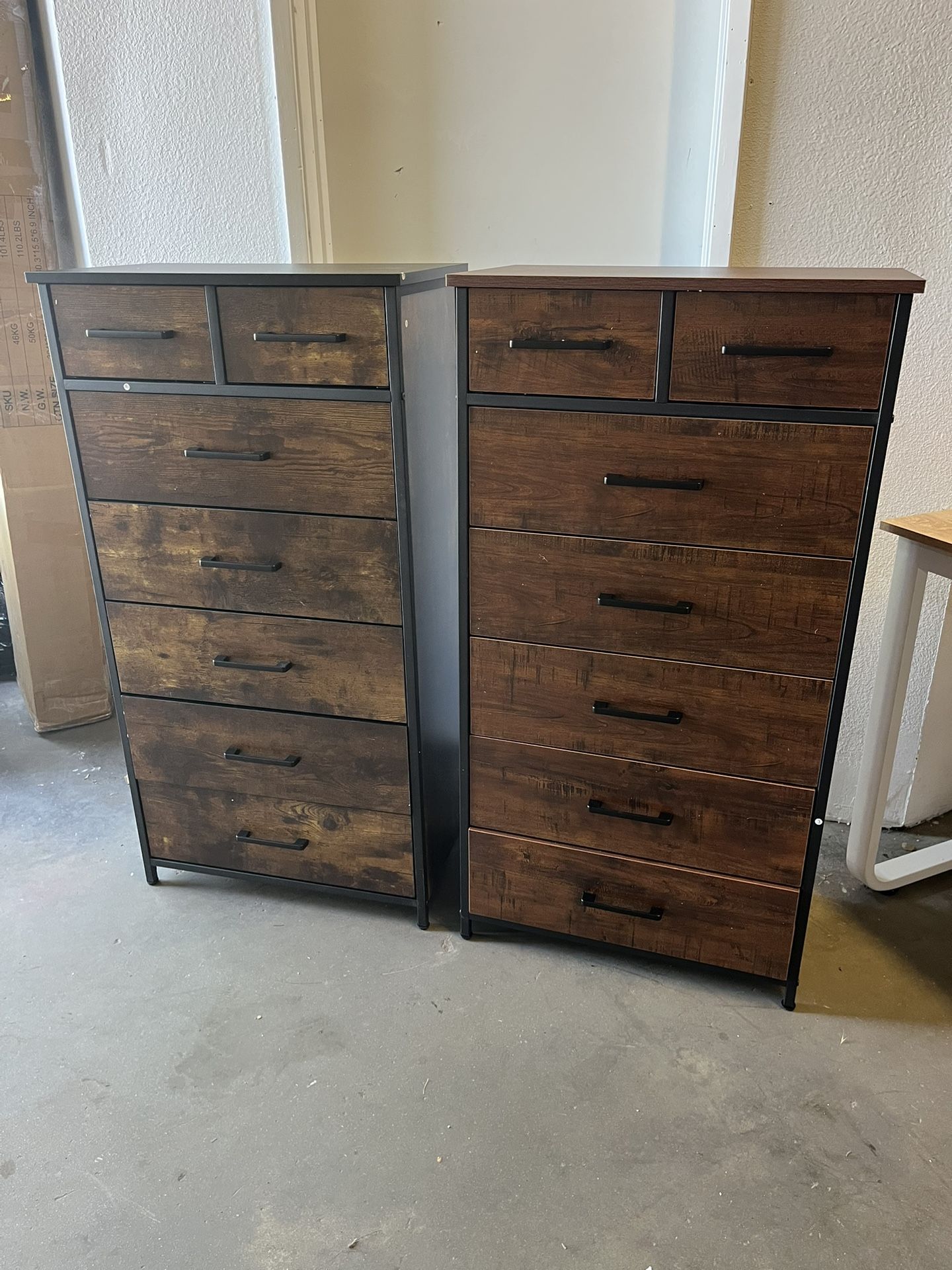 New and assembled /IKENO 7 Drawer Tall Dresser, Industrial Wood Storage Clothes Organizer, Sturdy Steel Frame for Bedroom