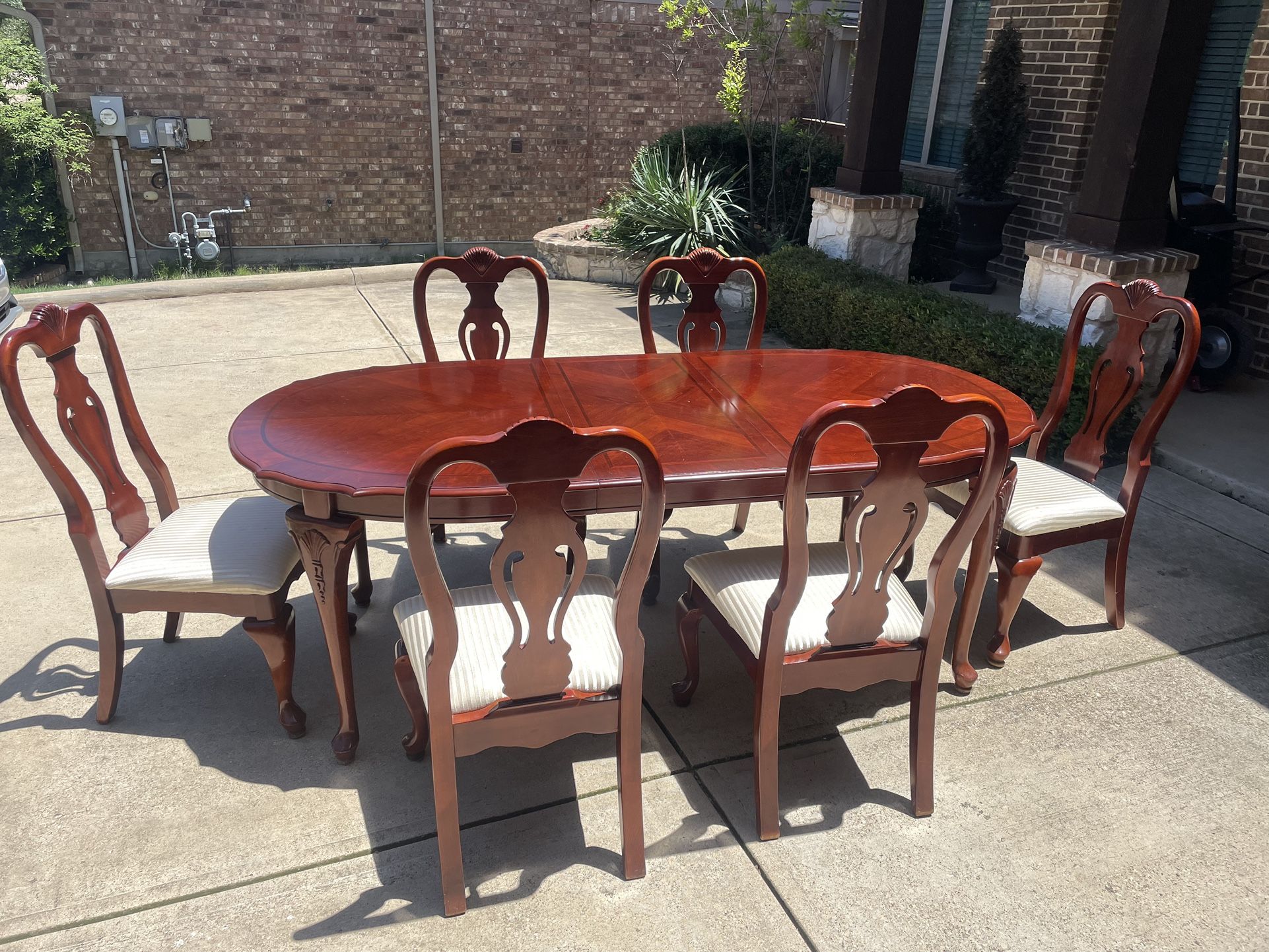 table and 6 chairs 