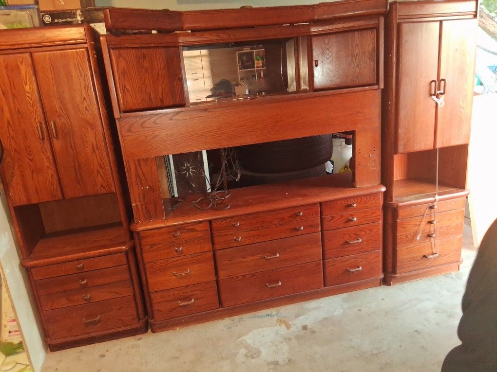 King Or Queen Head Board And Dressor Mirror Set 