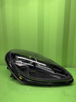 2019 2020 2021 PORSCHE MACAN Right Passenger Side Headlight OEM 95B941010AR