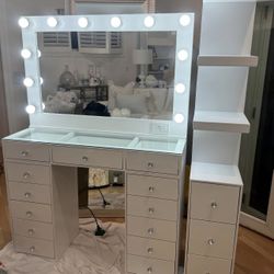Big Hollywood Makeup Vanity 