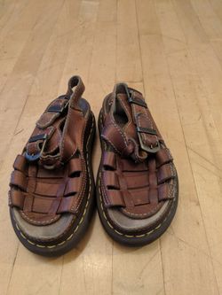 Girls doc Martin's size 4