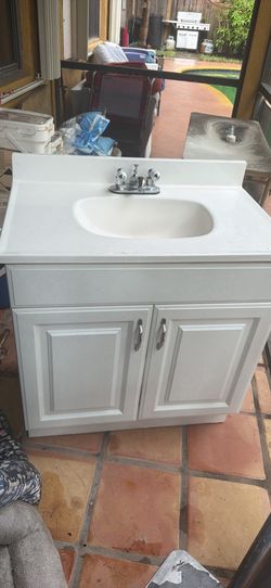 Bathroom sink