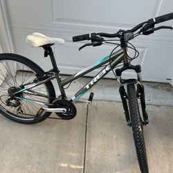 Trek 820 Mountain Bike – 33cm Frame - Great Condition