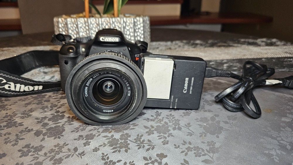 Canon EOS Rebel T2i DSLR