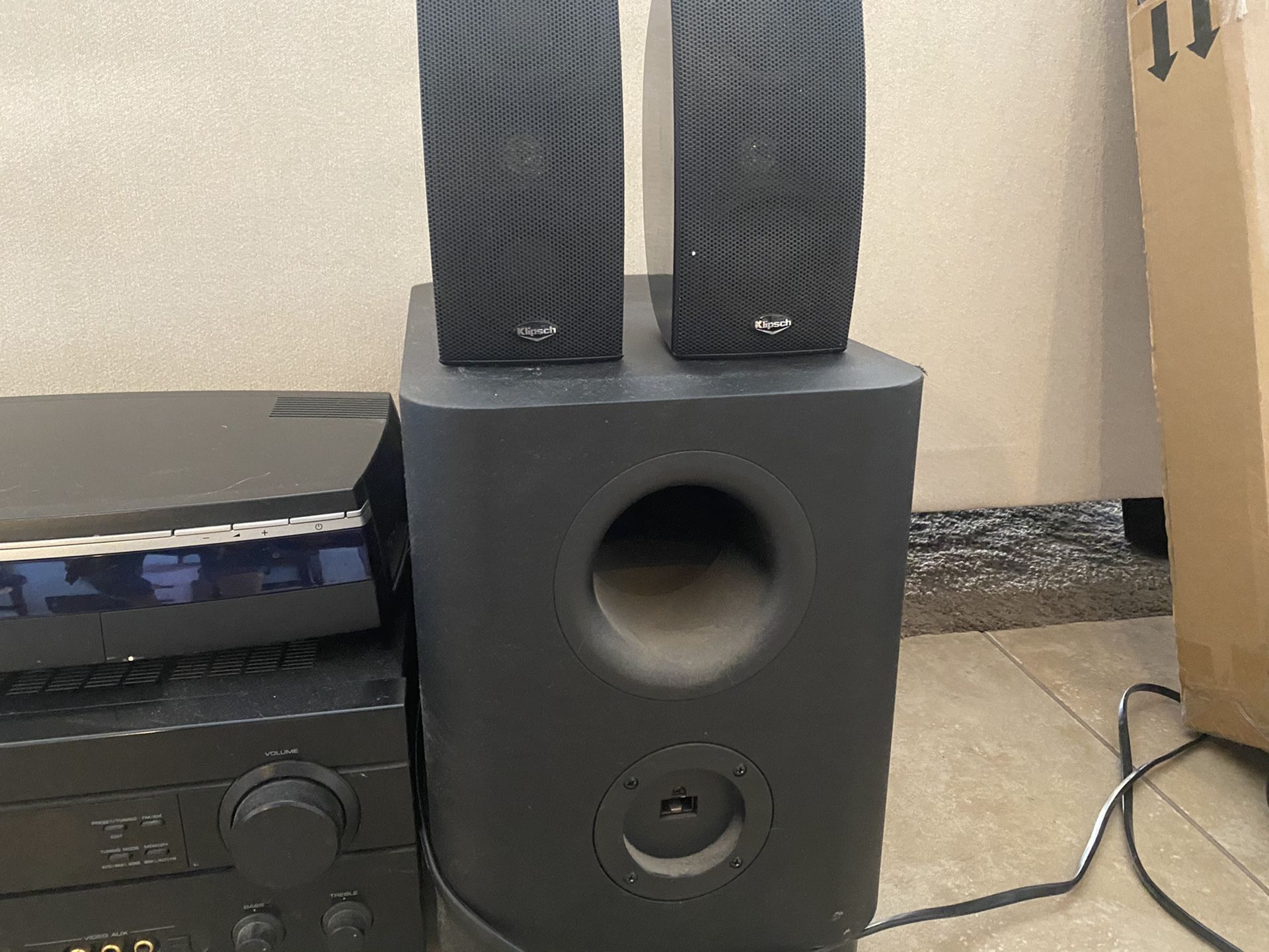 Yamaha stereo with KLIPSCH speakers and CD player