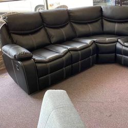 Bastrop Black Reclining Sectional / couch /Living room set