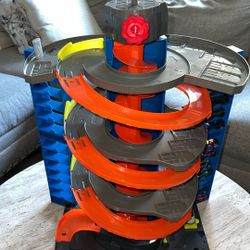 Hotwheels Mega Garage