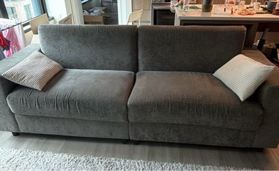 🚨 Urgently selling my couch!