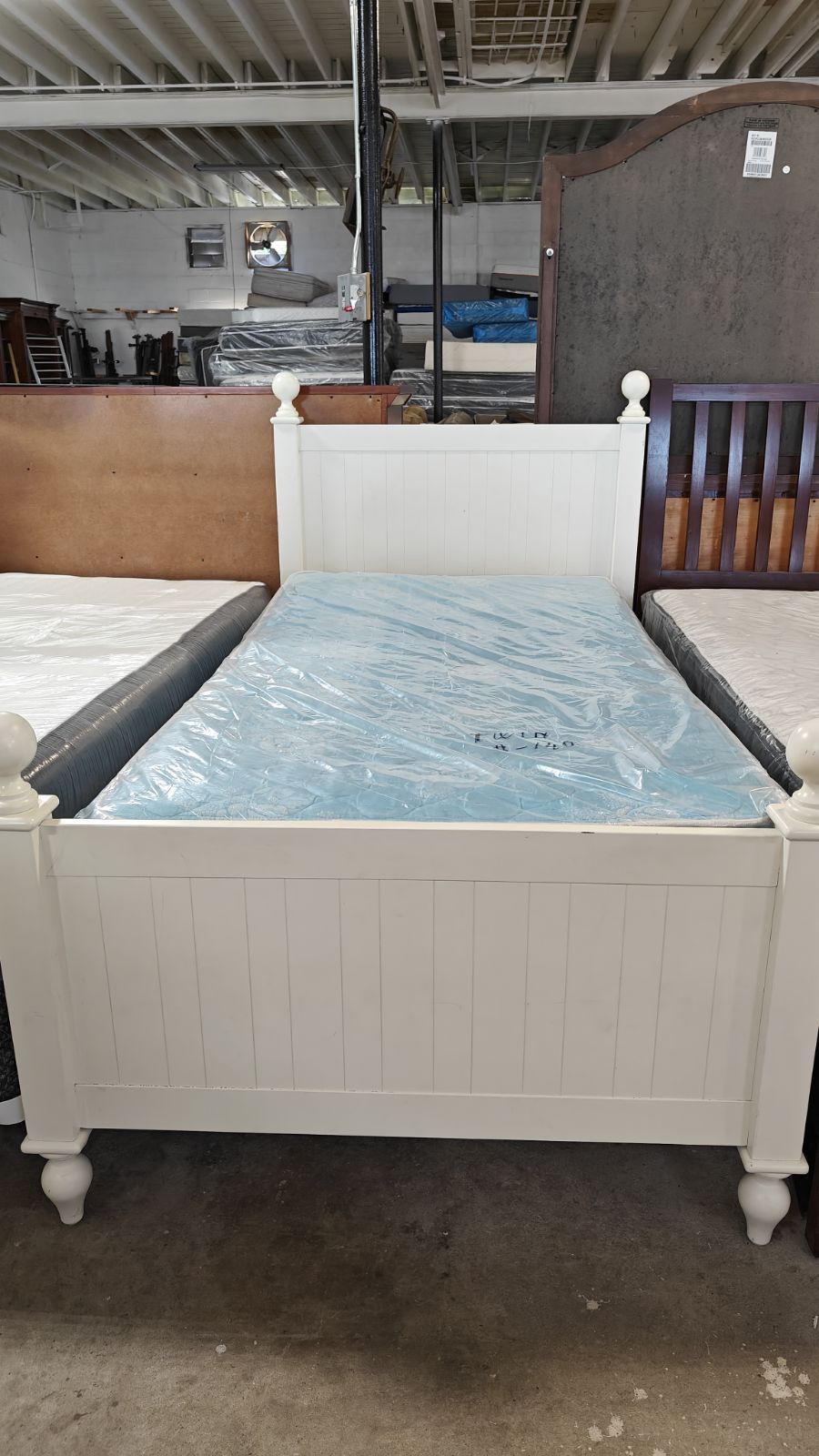 Twin size mattress and boxspring and headboard, footboard bed good condition free delivery