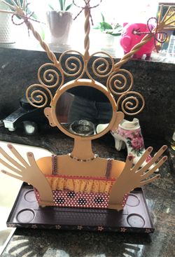 Metal jewelry stand