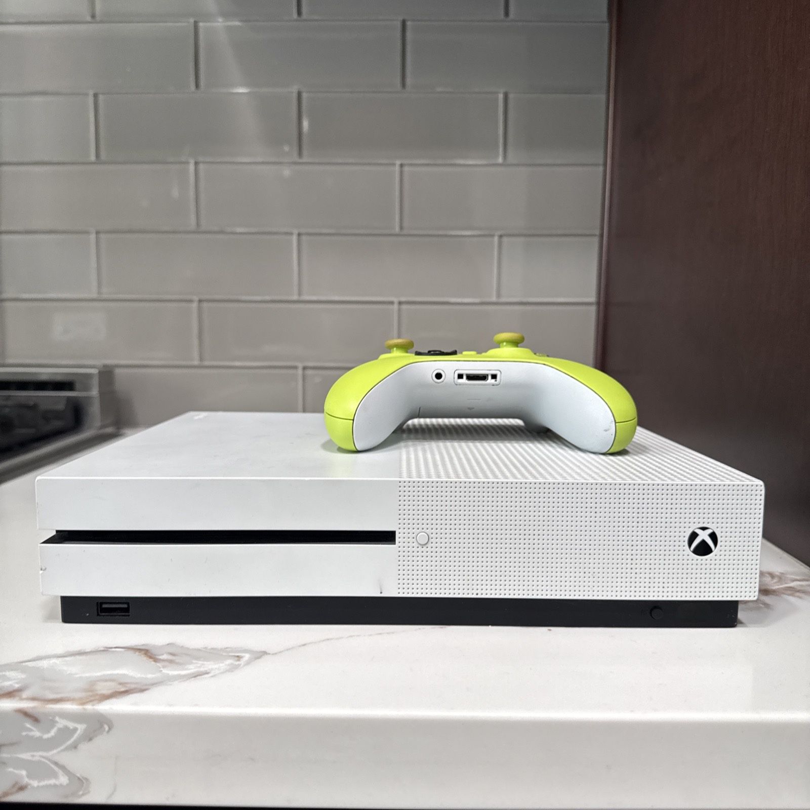 Microsoft Xbox One S Series Model 1681 500GB- White