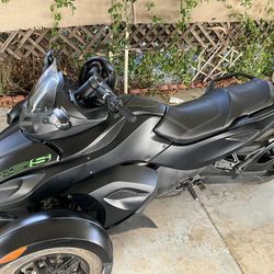 2012 Can am spyder RSS
